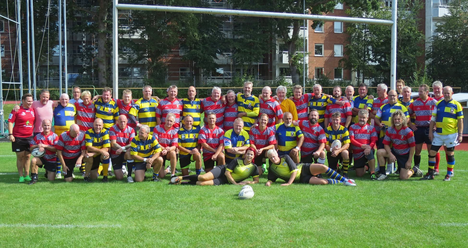 Vintage Vikings och motståndare samlade efter match